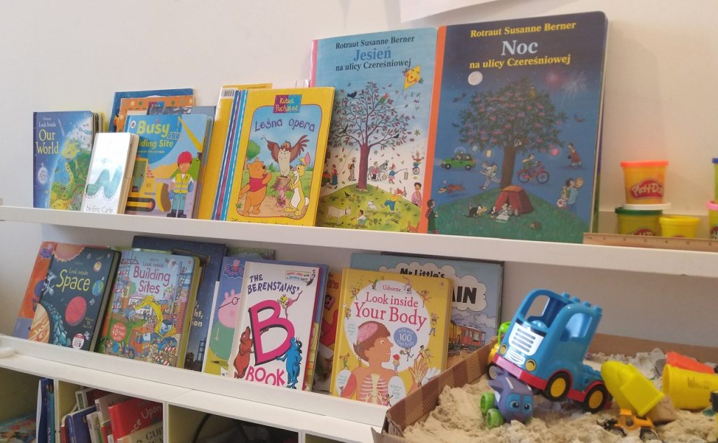 bookshelves for kids półki na książki dla dzieci